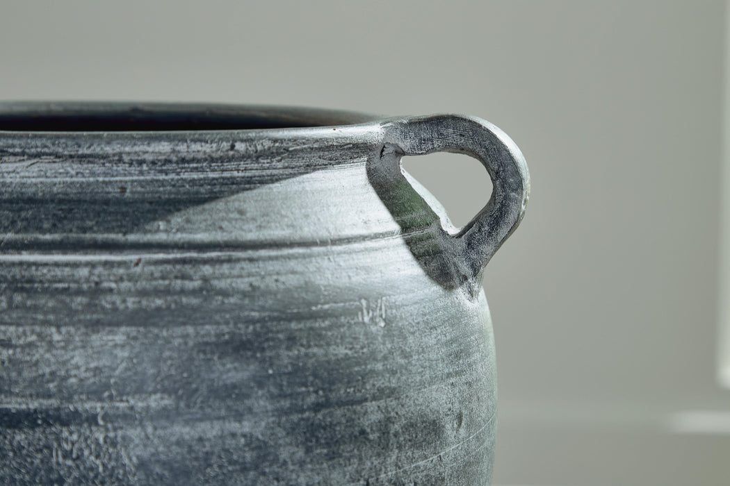 Meadie Vase - LasVegasFurnitureOnline.com