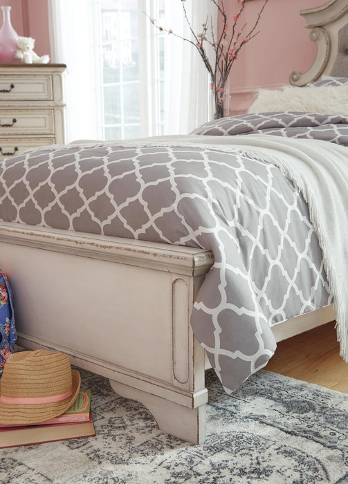 Realyn Upholstered Bedroom Set